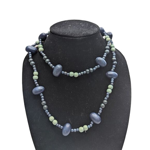 Vintage Periwinkle and Sage Chunky Beaded Single Strand Necklace Pearlescent - Picture 1 of 4